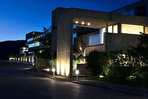 Bayhill Pool & Villa