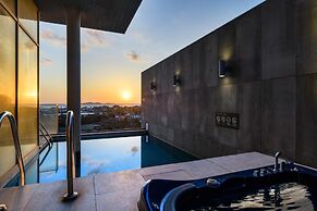 Bayhill Pool & Villa