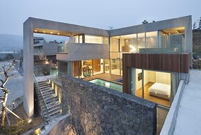 Bayhill Pool & Villa