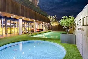 Bayhill Pool & Villa