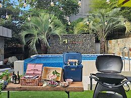 Bayhill Pool & Villa