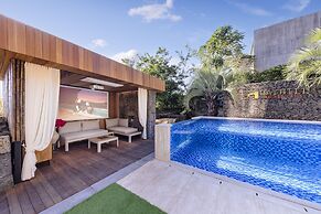 Bayhill Pool & Villa