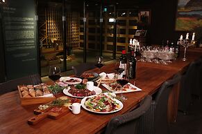 Bayhill Pool & Villa