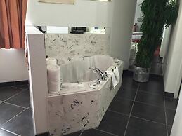 Sandia Peak Inn Old Town ABQ, a Howard Johnson by Wyndham