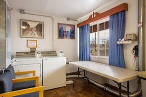 Sandia Peak Inn Old Town ABQ, a Howard Johnson by Wyndham