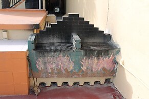 Grand Prix Motel on the Beach