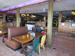 Fundy Complex Dockside Suites