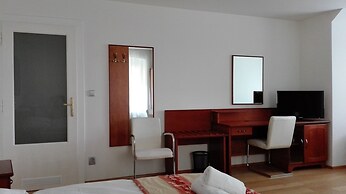 Pension Jana - Domov Mládeže