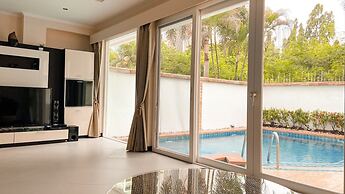 Hidden Palm Pool Villas