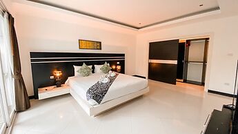 Hidden Palm Pool Villas