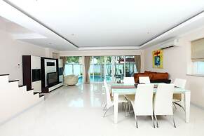 Hidden Palm Pool Villas