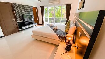 Hidden Palm Pool Villas