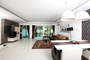 Hidden Palm Pool Villas