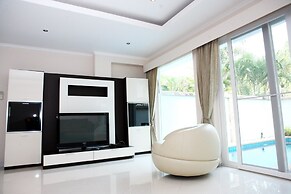 Hidden Palm Pool Villas