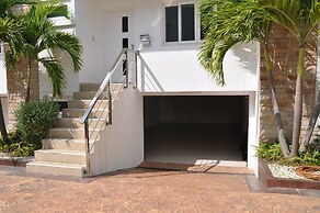 Hidden Palm Pool Villas