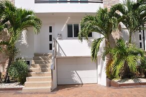 Hidden Palm Pool Villas