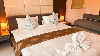 Hidden Palm Pool Villas