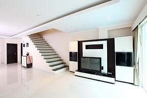 Hidden Palm Pool Villas