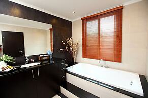 Hidden Palm Pool Villas