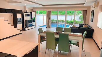 Hidden Palm Pool Villas