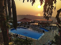 The Country Lodge Hotel