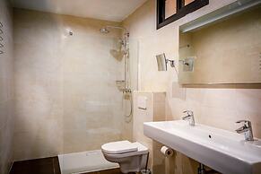 The Country Lodge Hotel