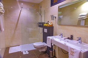 The Country Lodge Hotel