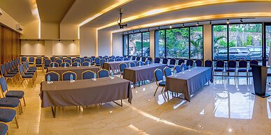 The Country Lodge Hotel