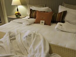 1000 Islands Harbor Hotel