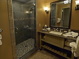 1000 Islands Harbor Hotel