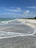 Tropical Winds Motel & Cottages