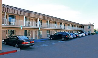 Rainbow Inn - Near Adventure City