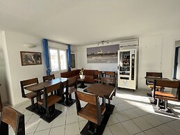 Hôtel les Arcades