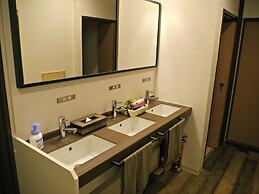 J-Hoppers Hiroshima Guesthouse - Hostel