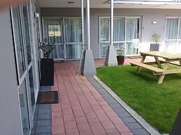 306 Motel Apartments