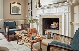 Moonfleet Manor