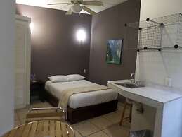 Uke Inn Hotel & Suites