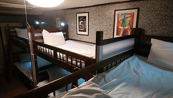 Family & bAKpAK Tokyo Hostel