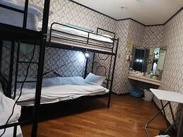 Family & bAKpAK Tokyo Hostel