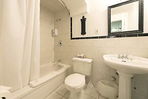 Victoria's Mansion Guest House