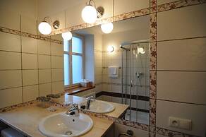 Home & Travel Apartments