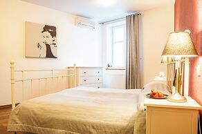 Home & Travel Apartments