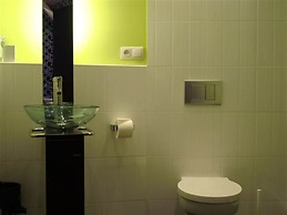 Home & Travel Apartments