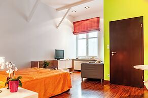 Home & Travel Apartments