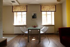 Home & Travel Apartments