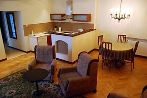 Home & Travel Apartments