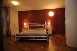 Home & Travel Apartments