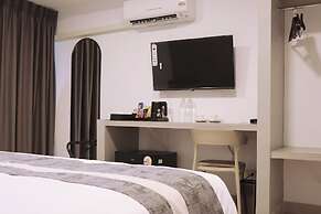 UTD 8 Hotel & Residence