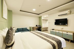 UTD 8 Hotel & Residence