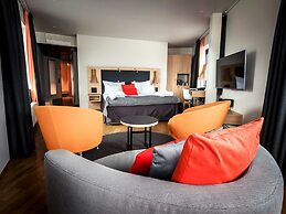 Clarion Hotel The Edge